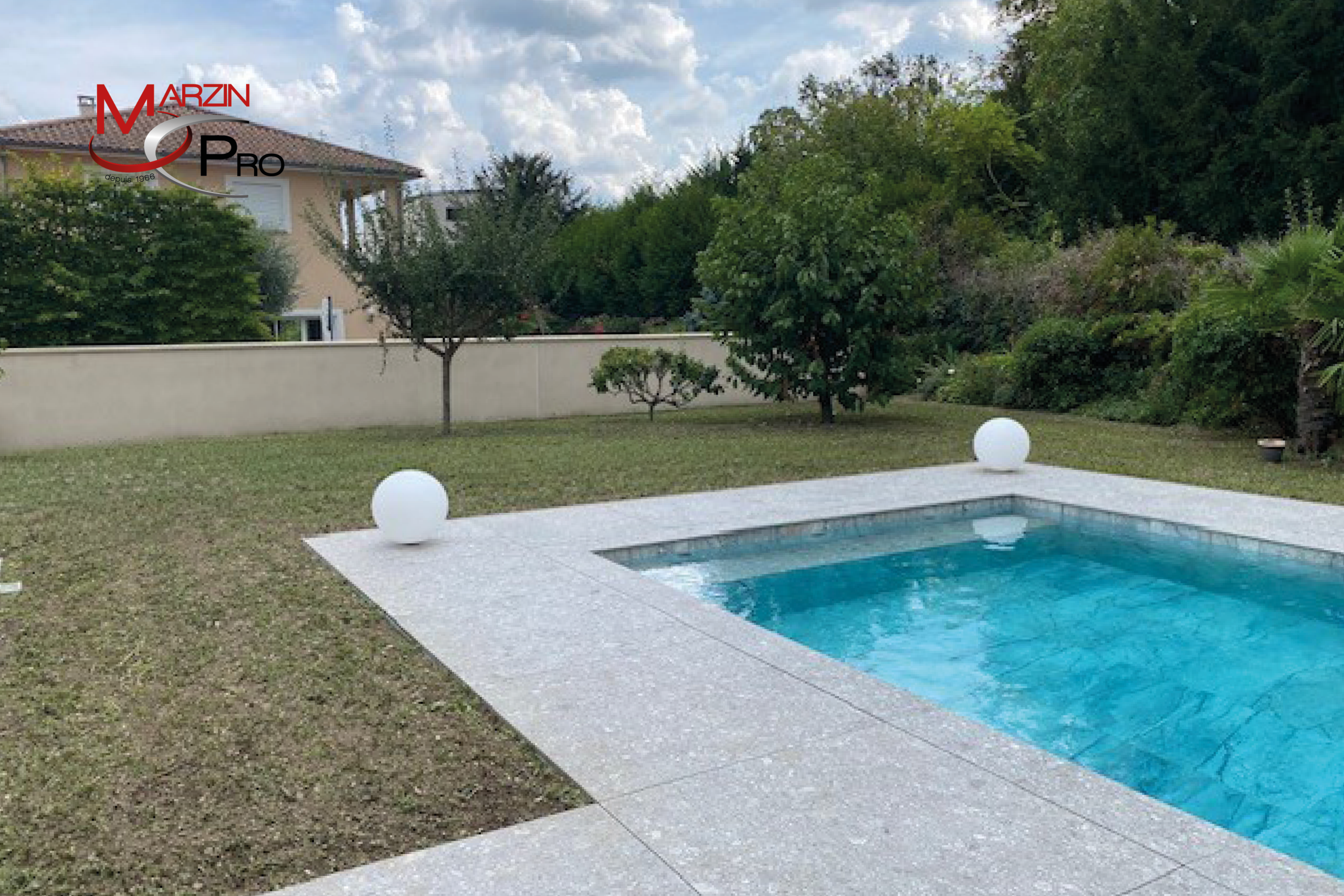 piscine-particulier-herbe